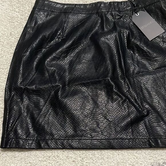 NWT- Stella Luce - L. Animal Print Mini Skirt - Picture 3 of 10